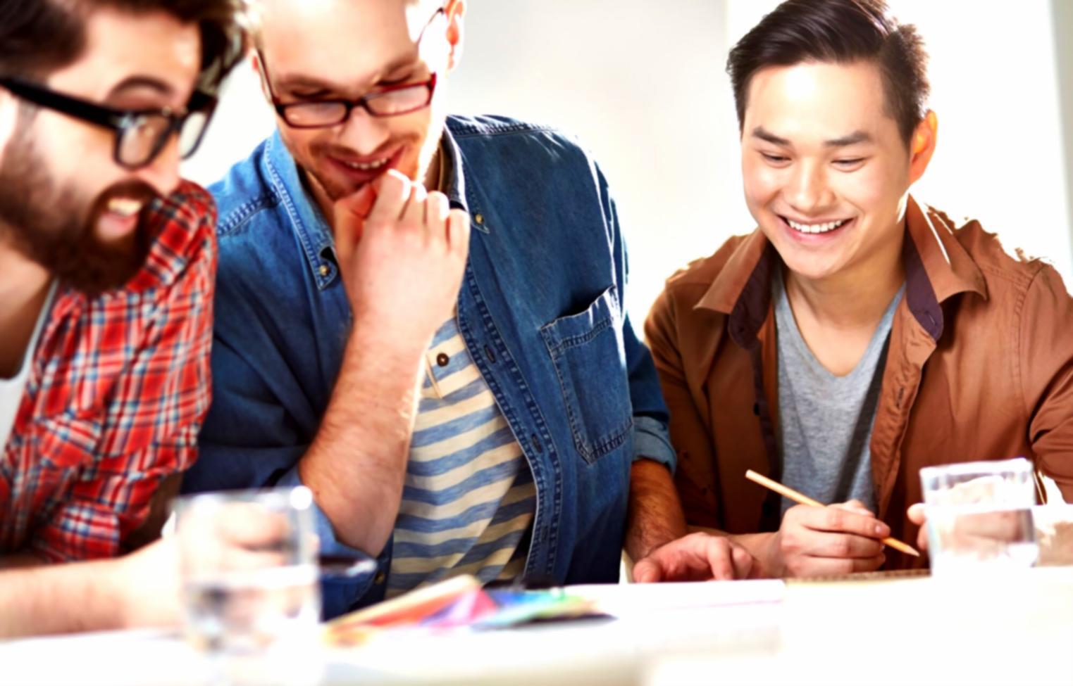 Salle de formation équipée pour l'apprentissage des techniques de négociation